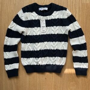 New with tag Girls Brooks Brothers
Navy and white cable knit sweater ￼